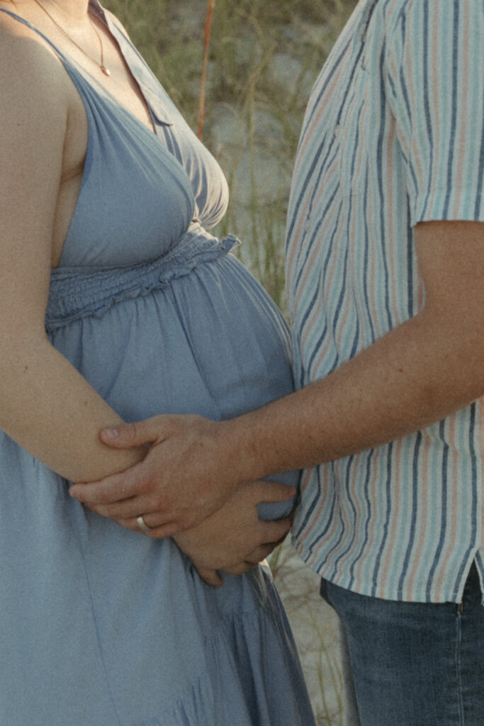 beach maternity photos